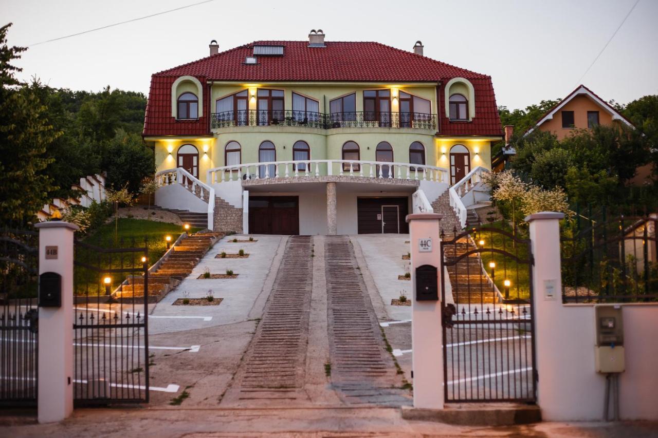 Rya Residence Oradea Extérieur photo